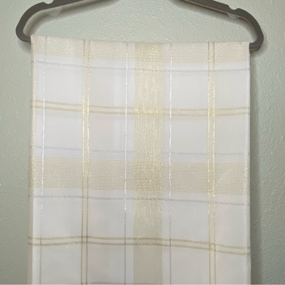 Threshold Tablecloth Oblong 60”x120” White with Metallic Gold and Silver Plaid - Picture 7 of 10